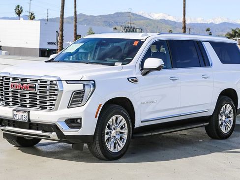 Used 2025 GMC Yukon XL Denali image 4