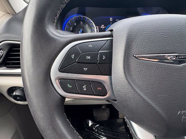 Used 2023 Chrysler Pacifica Touring-L FWD image 28