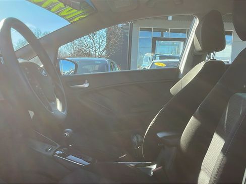 Used 2017 Kia Forte LX image 10