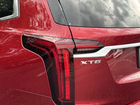 Used 2023 Cadillac XT6 Premium Luxury FWD image 11