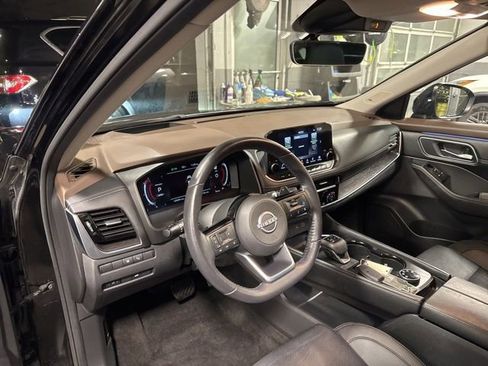 Used 2023 Nissan Rogue Platinum w/ Platinum Premium Package image 9