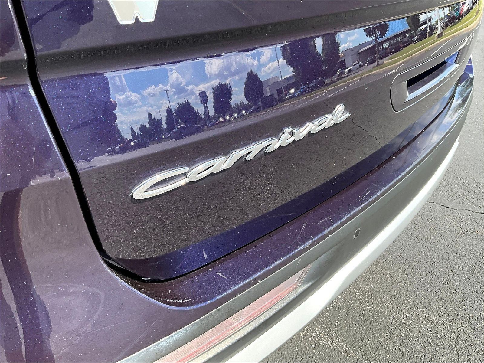 Used 2022 Kia Carnival LX FWD image 25