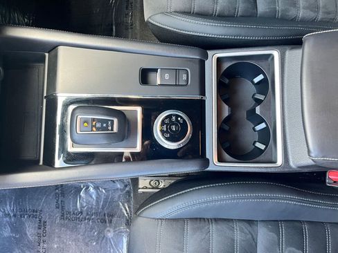 Used 2023 Mitsubishi Outlander SE image 19