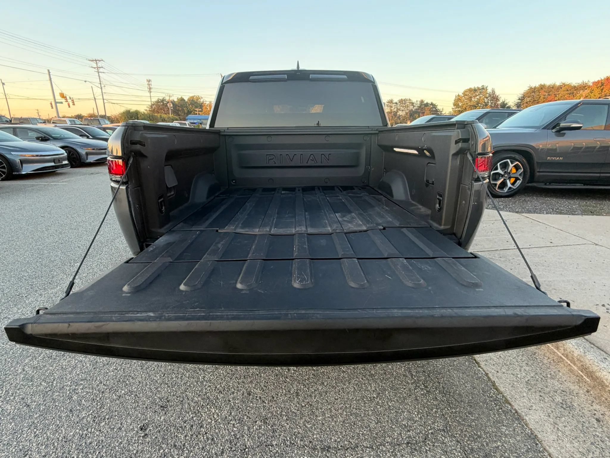 Used 2024 Rivian R1T Adventure Dual AWD/4WD image 36