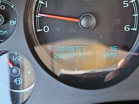 Used 2010 Chevrolet Suburban LTZ AWD/4WD image 17
