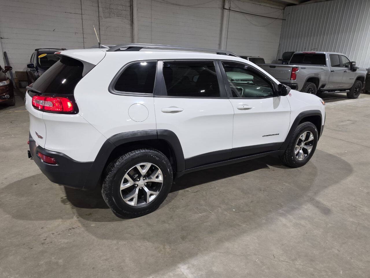 Used 2017 Jeep Cherokee Trailhawk w/ Comfort/Convenience Group AWD/4WD image 12