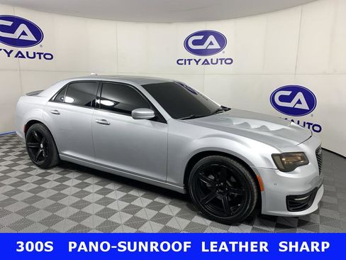 Used 2022 Chrysler 300 S RWD image 1