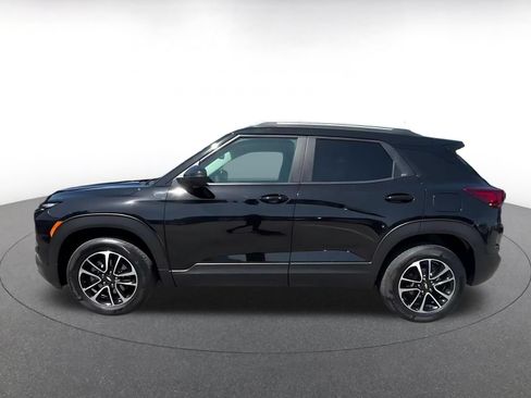 Used 2025 Chevrolet TrailBlazer LT AWD/4WD image 8