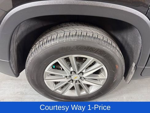 Used 2023 Chevrolet Traverse LT FWD image 13