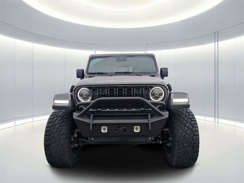 Used 2024 Jeep Gladiator Sport image 7