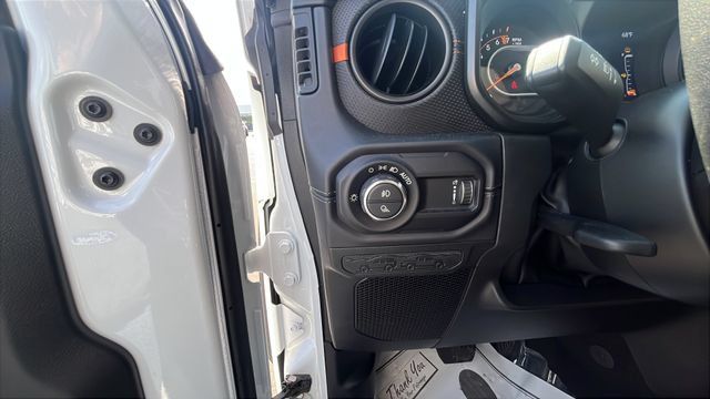 Used 2026 Jeep Gladiator Mojave AWD/4WD image 11