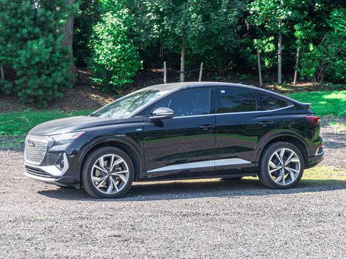 Used 2023 Audi Q4 e-tron Prestige image 3