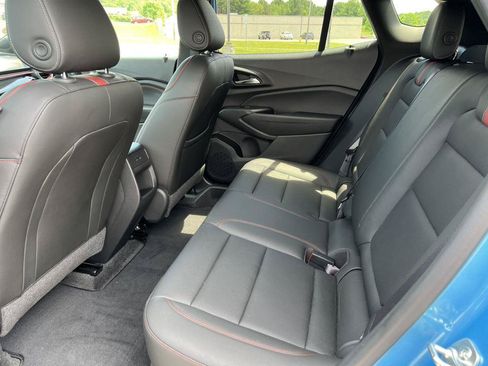 Used 2025 Chevrolet Trax RS w/ Sunroof Package FWD image 4