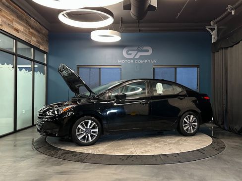 Used 2023 Nissan Versa SV image 23