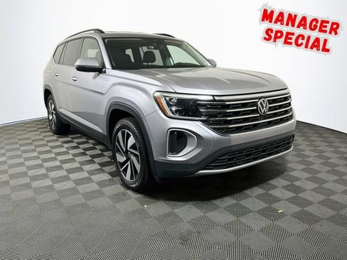 Used 2025 Volkswagen Atlas SE FWD image 1