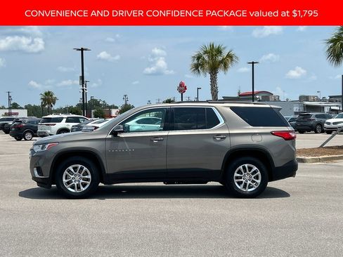 Used 2019 Chevrolet Traverse LT FWD image 2