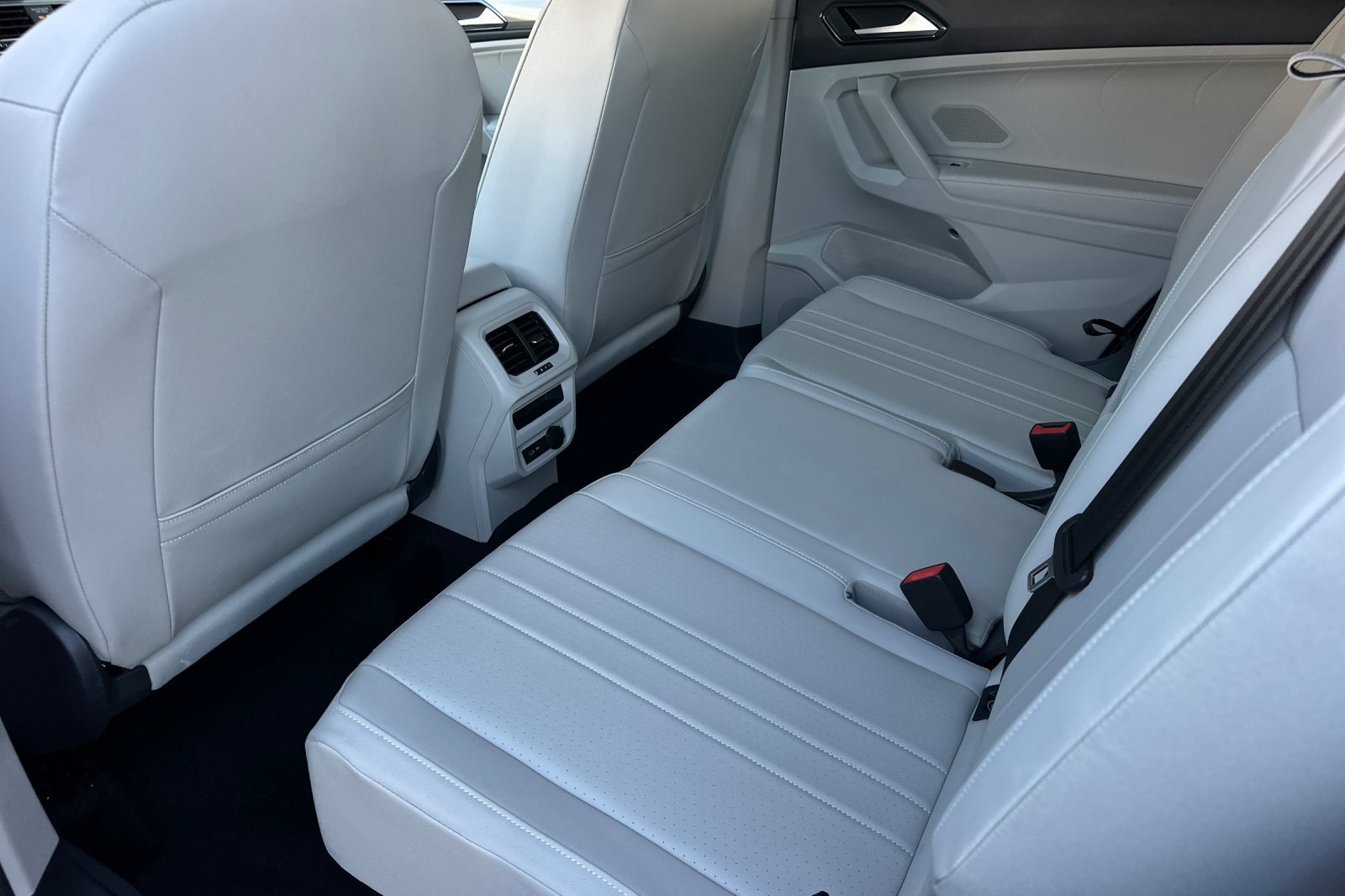 Used 2023 Volkswagen Tiguan SE FWD image 12