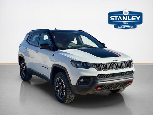 Used 2025 Jeep Compass Trailhawk w/ Trailhawk Convenience Group image 1