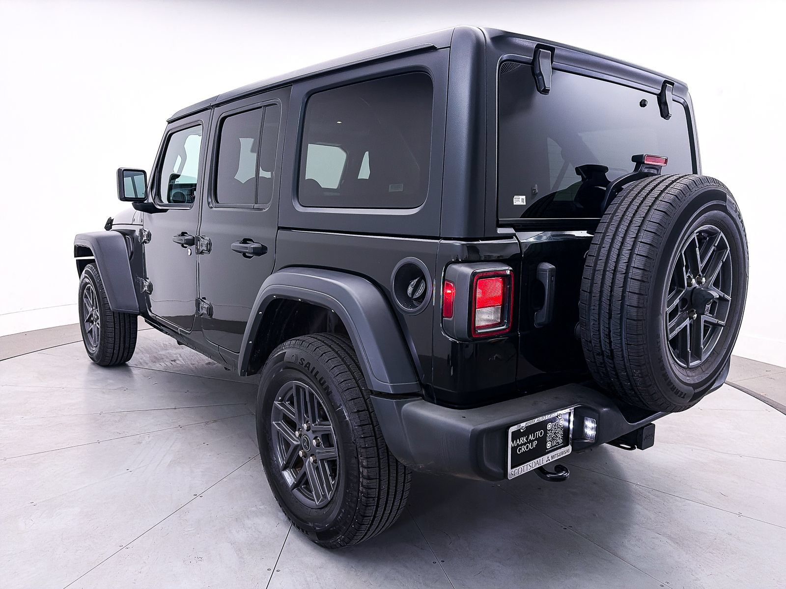 Used 2024 Jeep Wrangler Unlimited Sport AWD/4WD image 14