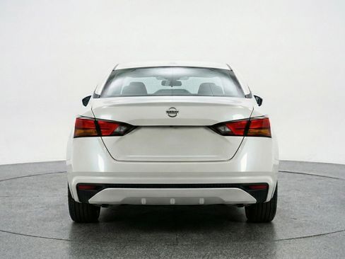 Used 2025 Nissan Altima 2.5 SV image 7