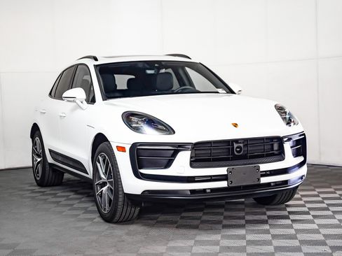 Certified 2025 Porsche Macan image 8