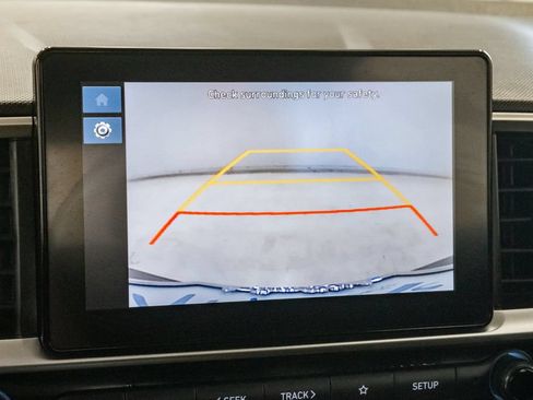 Used 2025 Hyundai Venue SEL FWD image 18