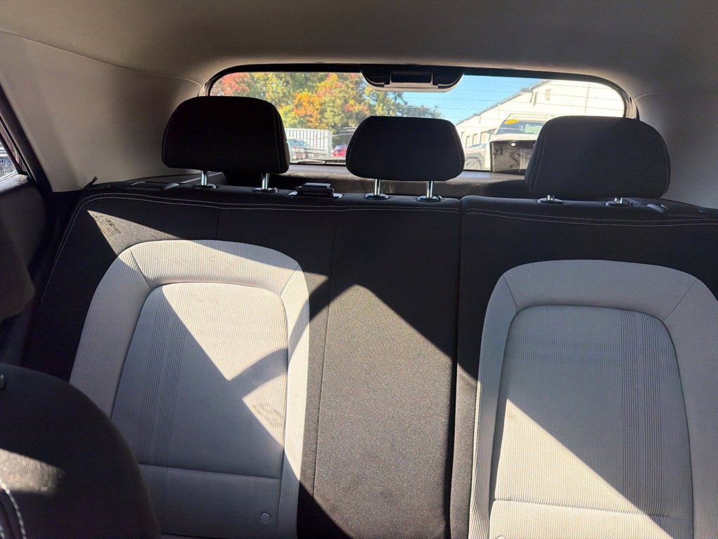 Used 2024 Hyundai Venue SEL FWD image 21
