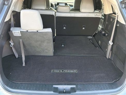 Certified 2022 Toyota Highlander XLE image 8