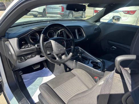 Used 2022 Dodge Challenger SXT image 19
