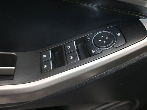 Used 2022 Ford Explorer XLT w/ Equipment Group 202A image 12