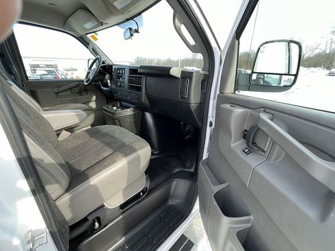 Used 2024 GMC Savana 2500 w/ Driver Convenience Package image 18