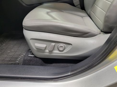 Used 2021 Toyota Highlander XLE AWD/4WD image 23