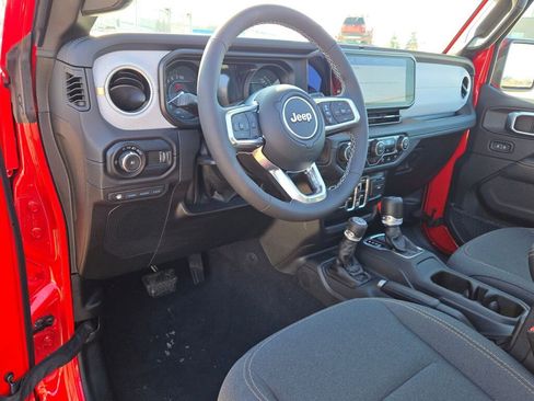 Certified 2025 Jeep Wrangler Unlimited Sahara w/ Safety Group image 22