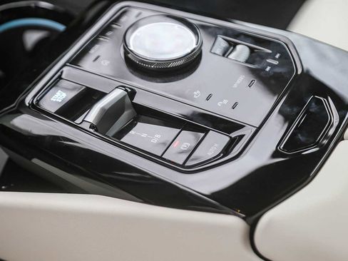 New 2026 BMW i5 eDrive40 w/ Premium Package image 16