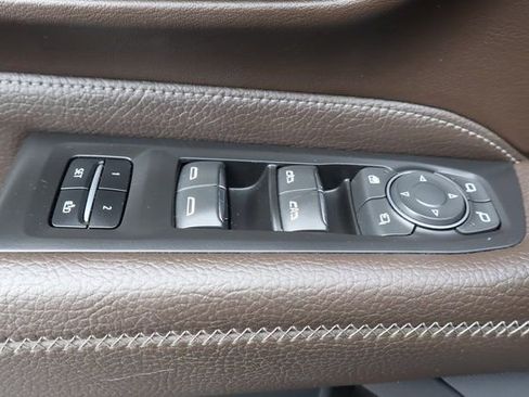 Certified 2023 GMC Yukon XL Denali image 11