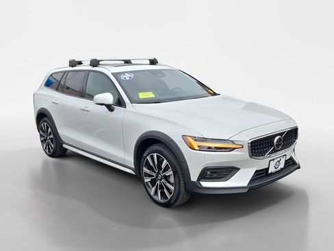 Certified 2024 Volvo V60 B5 Cross Country Ultimate image 29