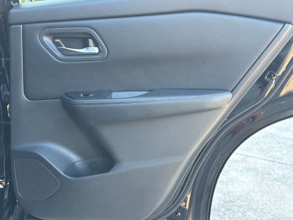 Used 2024 Nissan Rogue SV AWD/4WD image 17