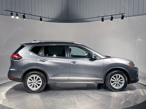 Used 2020 Nissan Rogue SV image 10