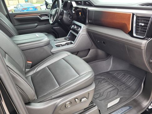 Used 2024 GMC Sierra 3500 Denali w/ Denali Reserve Package image 7