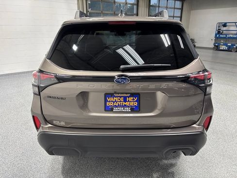 Used 2025 Subaru Forester Premium AWD/4WD image 6