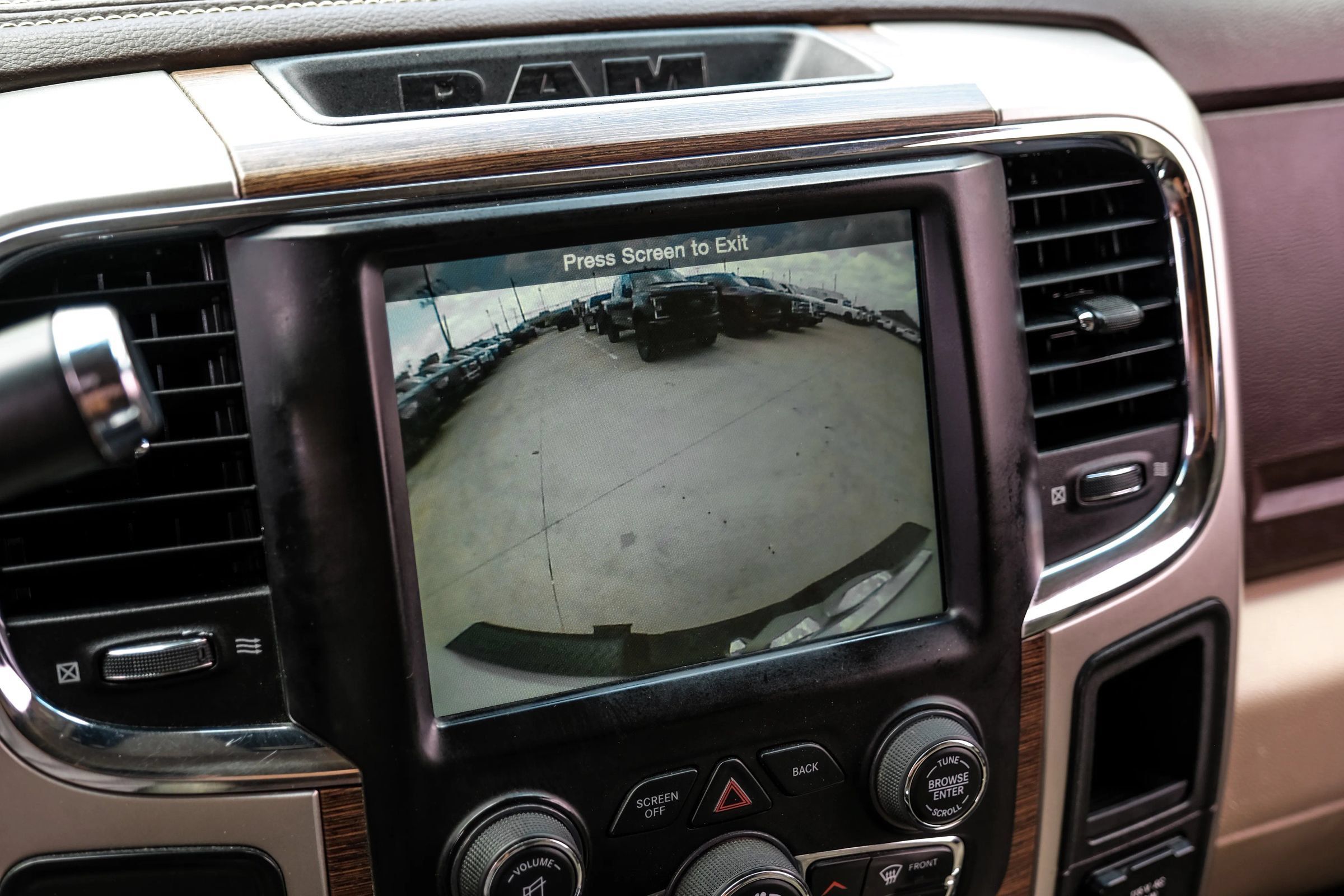 Used 2018 RAM 2500 Laramie AWD/4WD image 28