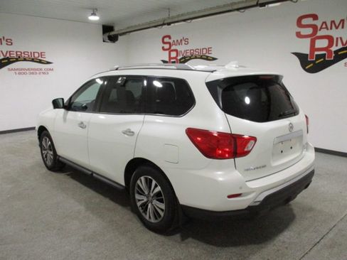 Used 2019 Nissan Pathfinder SL image 3