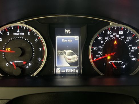 Used 2016 Toyota Camry SE FWD image 14