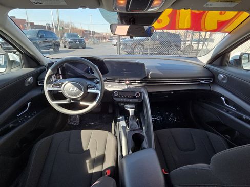 Used 2024 Hyundai Elantra SEL image 11