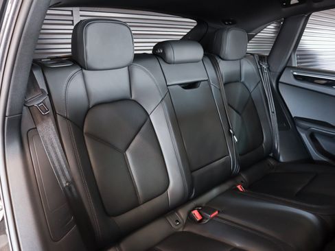 Used 2026 Porsche Macan AWD/4WD image 6