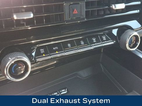 Used 2025 Chevrolet Suburban Z71 AWD/4WD image 14