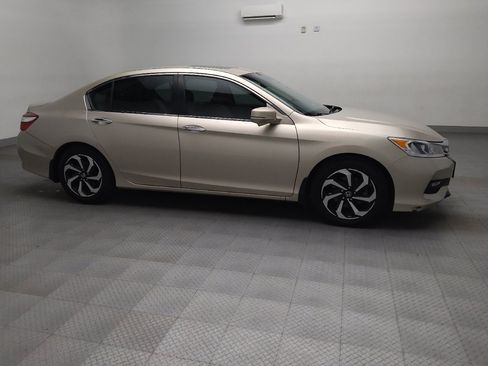 Used 2017 Honda Accord EX image 11