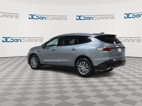 Used 2023 Buick Enclave Essence image 6
