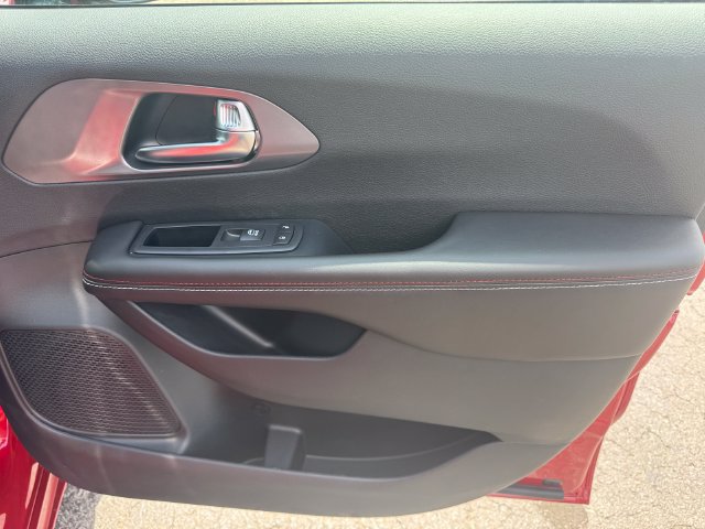 New 2027 Chrysler Pacifica Select AWD/4WD image 13