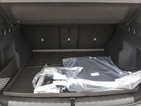 Used 2025 BMW X1 xDrive28i w/ Premium Package image 24